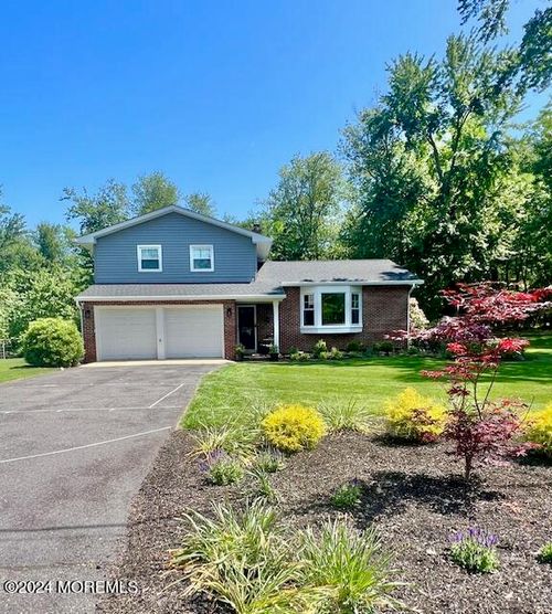 18 Hobart St, Marlboro, NJ, 07746-1560 | Card Image