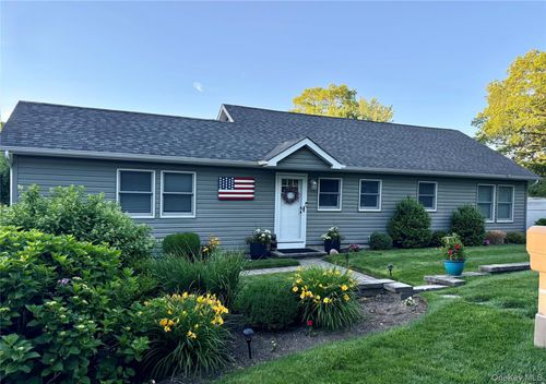 15 Crane Neck Dr, Sound Beach, NY, 11789-2313 | Card Image