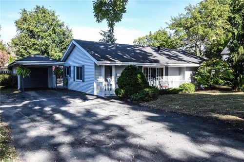 802 John St, Dunnville, ON, N1A2R6 | Card Image