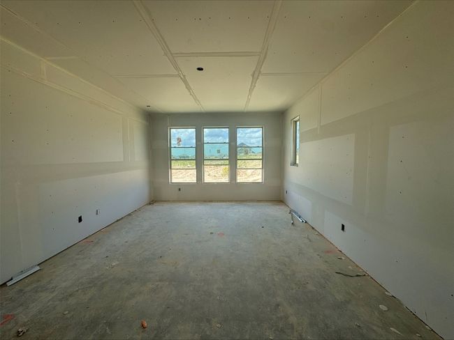 View of unfurnished room | Image 4
