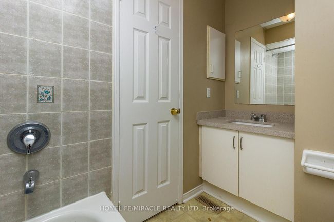 6 Sinclair Crt, Condo with 3 bedrooms, 3 bathrooms and 1 parking in Brampton ON | Image 22