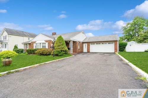 24 Chapel St, Edison, NJ, 08817-4422 | Card Image