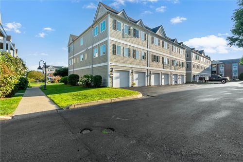 unit-64-677 Metacom Ave, Bristol, RI, 02809-8504 | Card Image