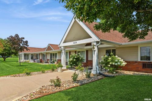 839 13th Ave N, Clinton, IA, 52732-5164 | Card Image