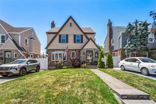 16648 24th Rd, Whitestone, NY, 11357-4014 | Card Image