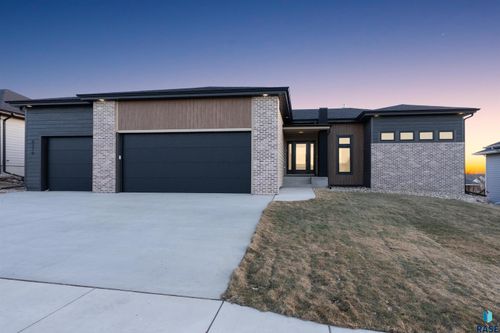 8316 E Wicker Ct Court, Sioux Falls, SD, 57110 | Card Image