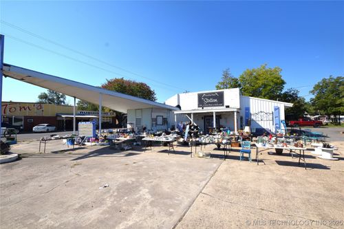 326 S 2nd St, Stilwell, OK, 74960-3808 | Card Image