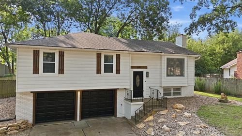 319 N Cleveland Ave, Belton, MO, 64012-1806 | Card Image