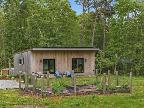 61 Wood Chips Cir, Vineyard Haven, MA, 02568-5334 | Card Image