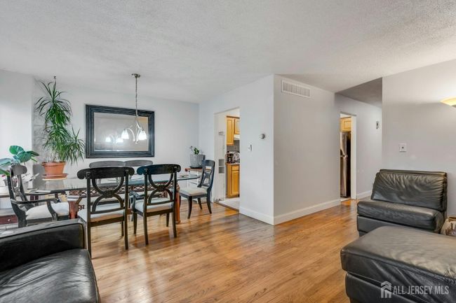 1 Pheasant Run, Townhouse with 2 bedrooms, 3 bathrooms and null parking in Edison NJ | Image 8