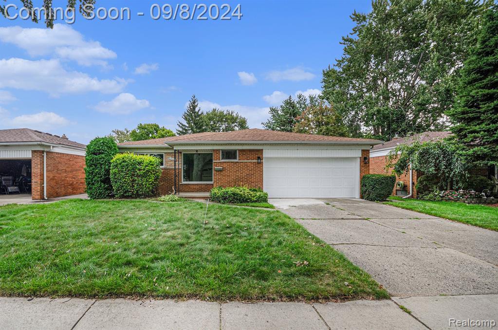 Newport Ave, Warren, MI 48089