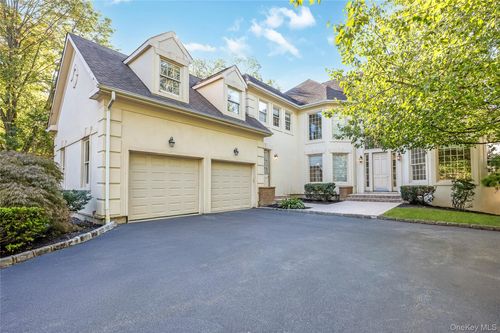 61 Charney Ct, Manhasset, NY, 11030-4414 | Card Image