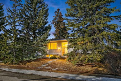 4911 Vanguard Rd Nw, Calgary, AB, T3A0R5 | Card Image