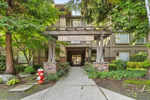 301-808 Sangster Pl, New Westminster, BC, V3L5W3 | Card Image