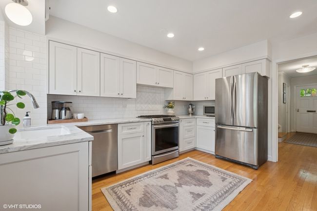 2546 Marcy Ave, Townhouse with 3 bedrooms, 2 bathrooms and 2 parking in Evanston IL | Image 9
