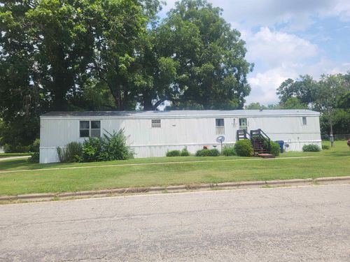 220 W 7th St, Eureka, KS, 67045-1225 | Card Image