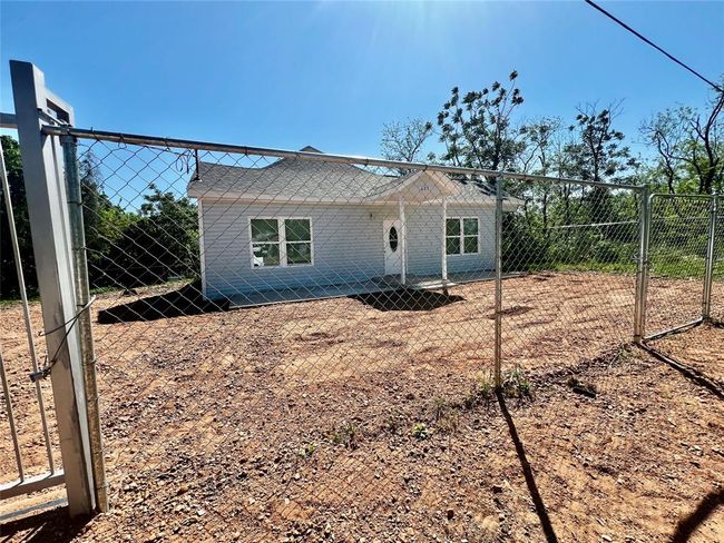 601 Armstrong, House other with 4 bedrooms, 2 bathrooms and null parking in Snook TX | Image 25