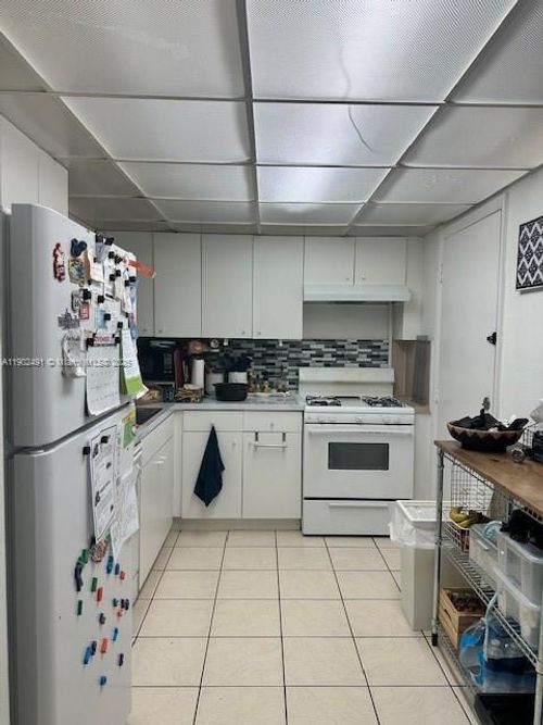 p-17911 Nw 68th Ave, Hialeah, FL, 33015-3957 | Card Image