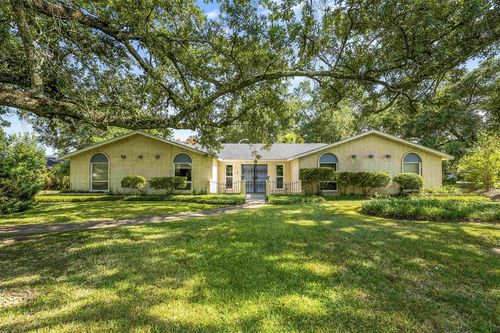 725 W Sale Rd, Lake Charles, LA, 70605-3447 | Card Image