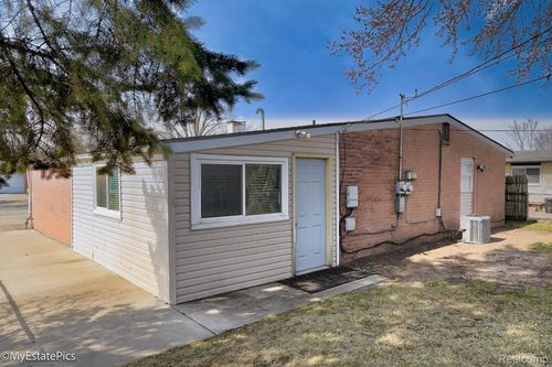 547 S Hawthorne St, Westland, MI, 48186-9210 | Card Image