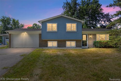 8621 Oakside Ave, Commerce Township, MI, 48382-3765 | Card Image