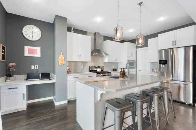410 Cranford Drive Se, Home with 3 bedrooms, 2 bathrooms and 4 parking in Calgary AB | Image 4