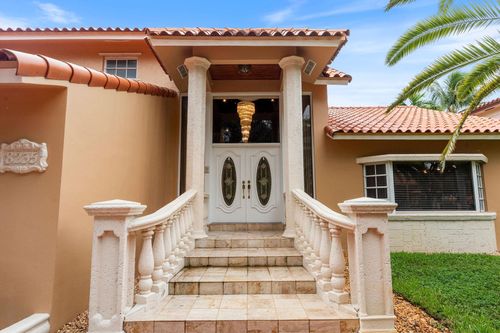 8235 Nw 164th St, Miami Lakes, FL, 33016-3484 | Card Image