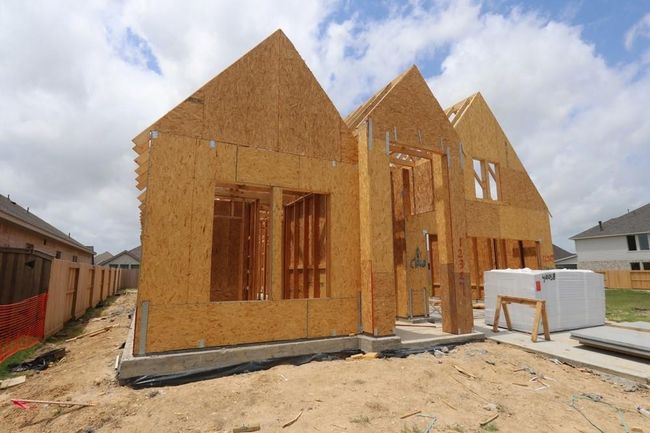Let us show you how our advanced framing techniques have stood the test of time and allow more insulation for a quieter and more energy efficient home. | Image 11