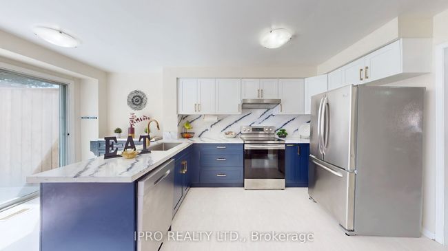41 Lauraglen Cres, House attached with 6 bedrooms, 4 bathrooms and 4 parking in Brampton ON | Image 9