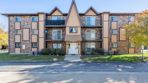 apt-301-1234 Chalet Rd, Naperville, IL, 60563-8946 | Card Image