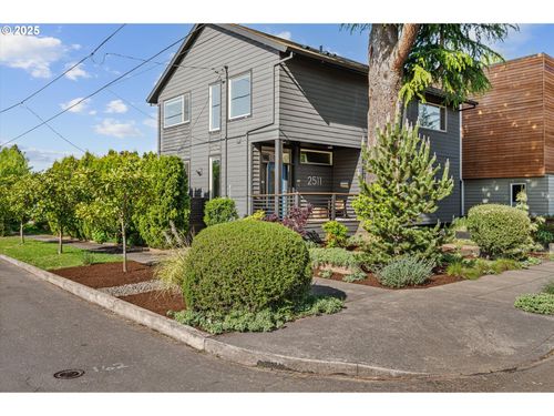 2511 Ne Highland St, Portland, OR, 97211-6059 | Card Image