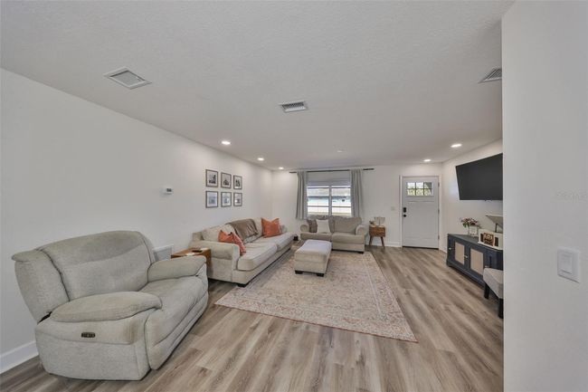 6333 Spanish Main Dr, House other with 2 bedrooms, 2 bathrooms and null parking in APOLLO BEACH FL | Image 7