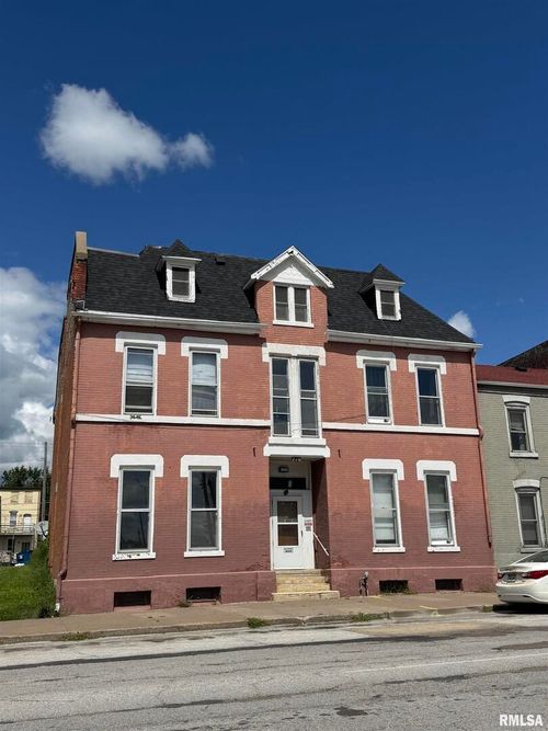 710 W 3rd St, Davenport, IA, 52802-3562 | Card Image