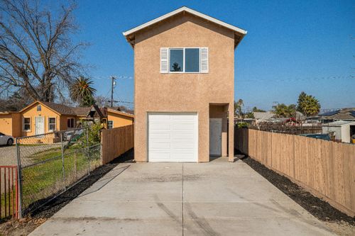 2379 E Willow Street, Stockton, CA, 95205 | Card Image