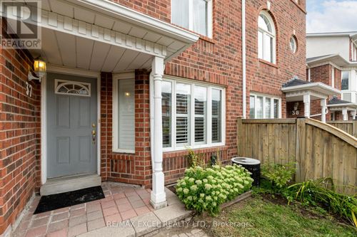 37-18 Clark Ave W, Thornhill, ON, L4J8H1 | Card Image