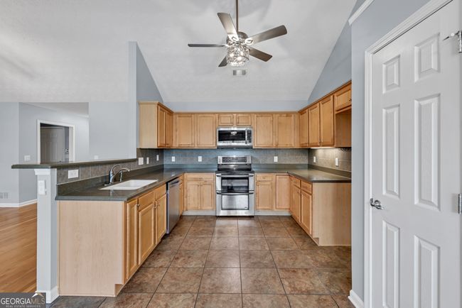 687 Majesty Xing, House other with 3 bedrooms, 2 bathrooms and 2 parking in Winder GA | Image 9