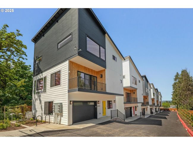 10731 Ne Fremont St, Condo with 4 bedrooms, 4 bathrooms and 1 parking in Portland OR | Image 39