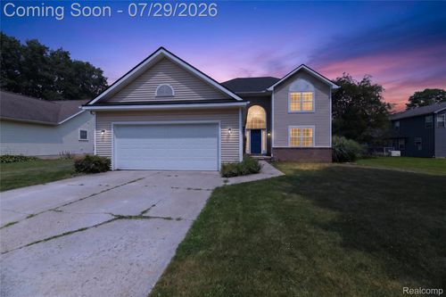 6452 Sandy Knl, Linden, MI, 48451-8519 | Card Image