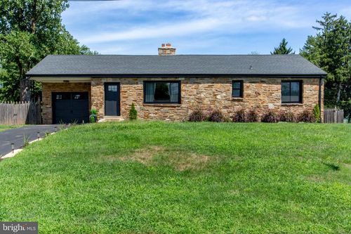 123 Holly Rd, SOUTHAMPTON, PA, 18966-3031 | Card Image