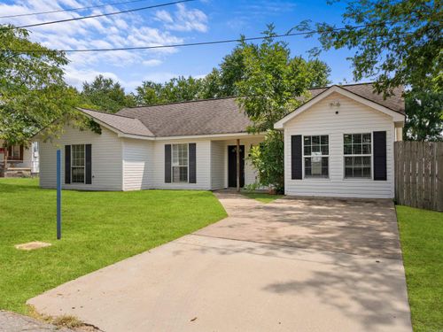 2016 U St, Benton, AR, 72015-4933 | Card Image