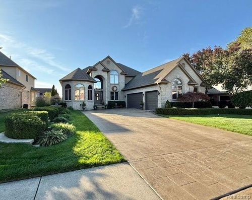 50493 Nesting Ridge Dr, Macomb, MI, 48044-1383 | Card Image