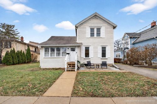422 Hamilton St, Geneva, IL, 60134-2137 | Card Image