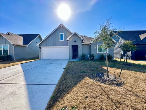 331 N Richland Dr, Lockhart, TX, 78644-5050 | Card Image