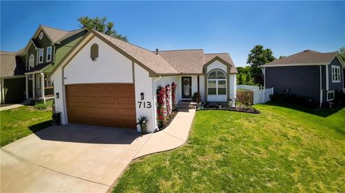 713 Cloverdale Ave, Independence, MO, 64056-2257 | Card Image