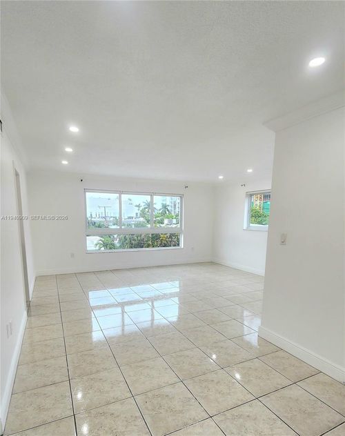 apt-301-1020 94th St, Bay Harbor Islands, FL, 33154-2336 | Card Image
