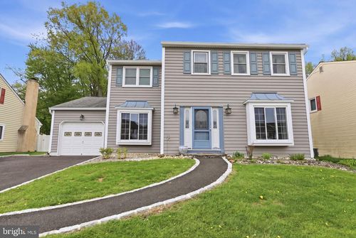 595 Buck Dr, FAIRLESS HILLS, PA, 19030-3701 | Card Image