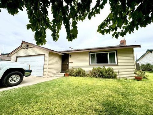 9028 Donna St, San Joaquin, CA, 93660-9646 | Card Image