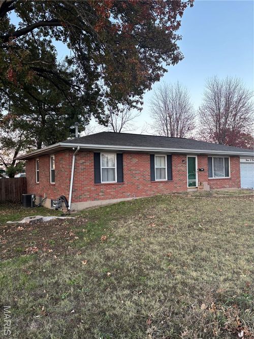 1205 Fox Run Dr, Florissant, MO, 63033-2113 | Card Image