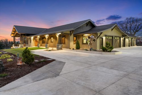 310 Pierce Road, Medford, OR, 97504 | Card Image