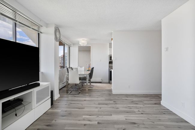 1206 - 7275 Salisbury Avenue, Condo with 2 bedrooms, 1 bathrooms and 1 parking in Burnaby BC | Image 4